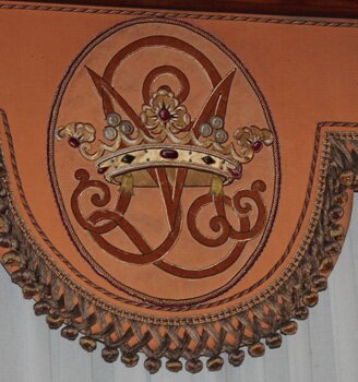 palacio de Linares - insignia de los marqueses