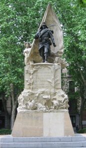 estatua del soldado Luis Noval
